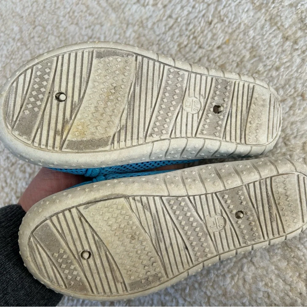 Cat & Jack Aqua Socks - Boys Size 9/10